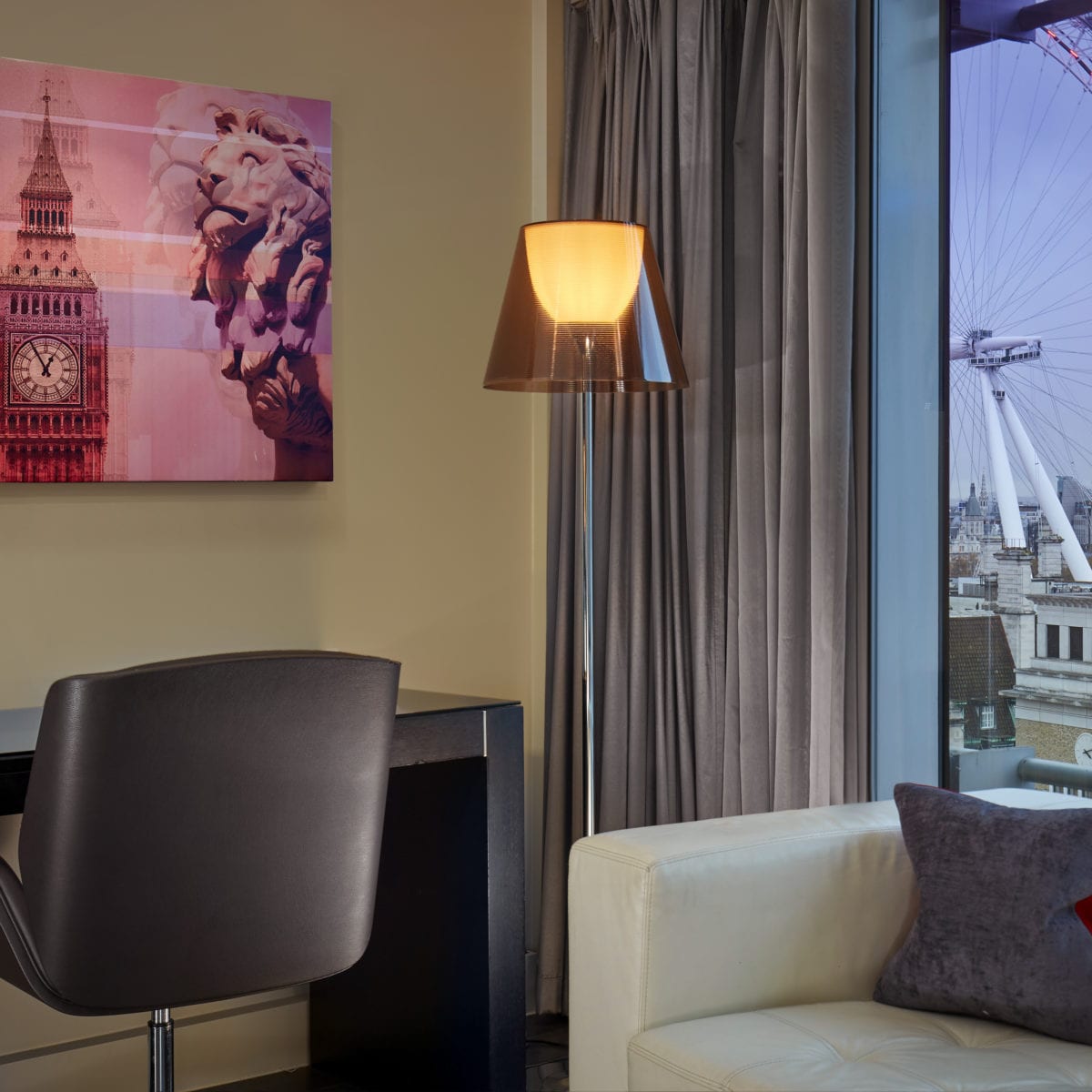 Studio Room - London Eye View - Living Room